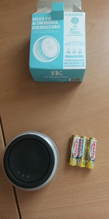 V16 DGT Approved Emergency Beacon  - Baliza V16 + Funda + Cargador + Ventosa photo review