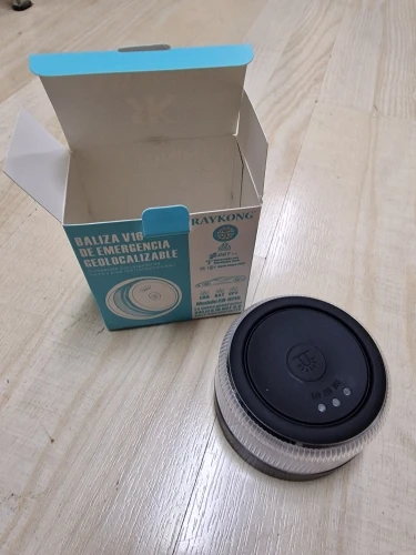 V16 DGT Approved Emergency Beacon  - Baliza V16 + Funda + Cargador + Ventosa photo review