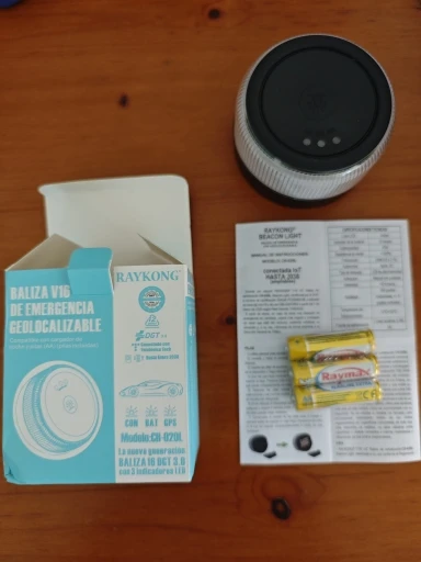 V16 DGT Approved Emergency Beacon  - Baliza V16 + Funda + Cargador + Ventosa photo review